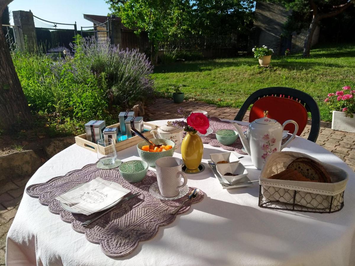 Les Bessonnes Bed & Breakfast Saint-Georges-Haute-Ville Dış mekan fotoğraf
