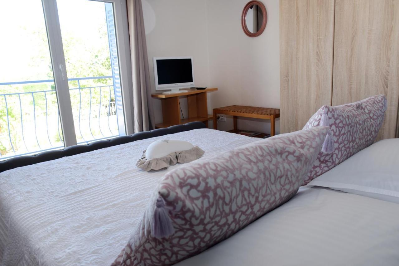 Les Bessonnes Bed & Breakfast Saint-Georges-Haute-Ville Dış mekan fotoğraf